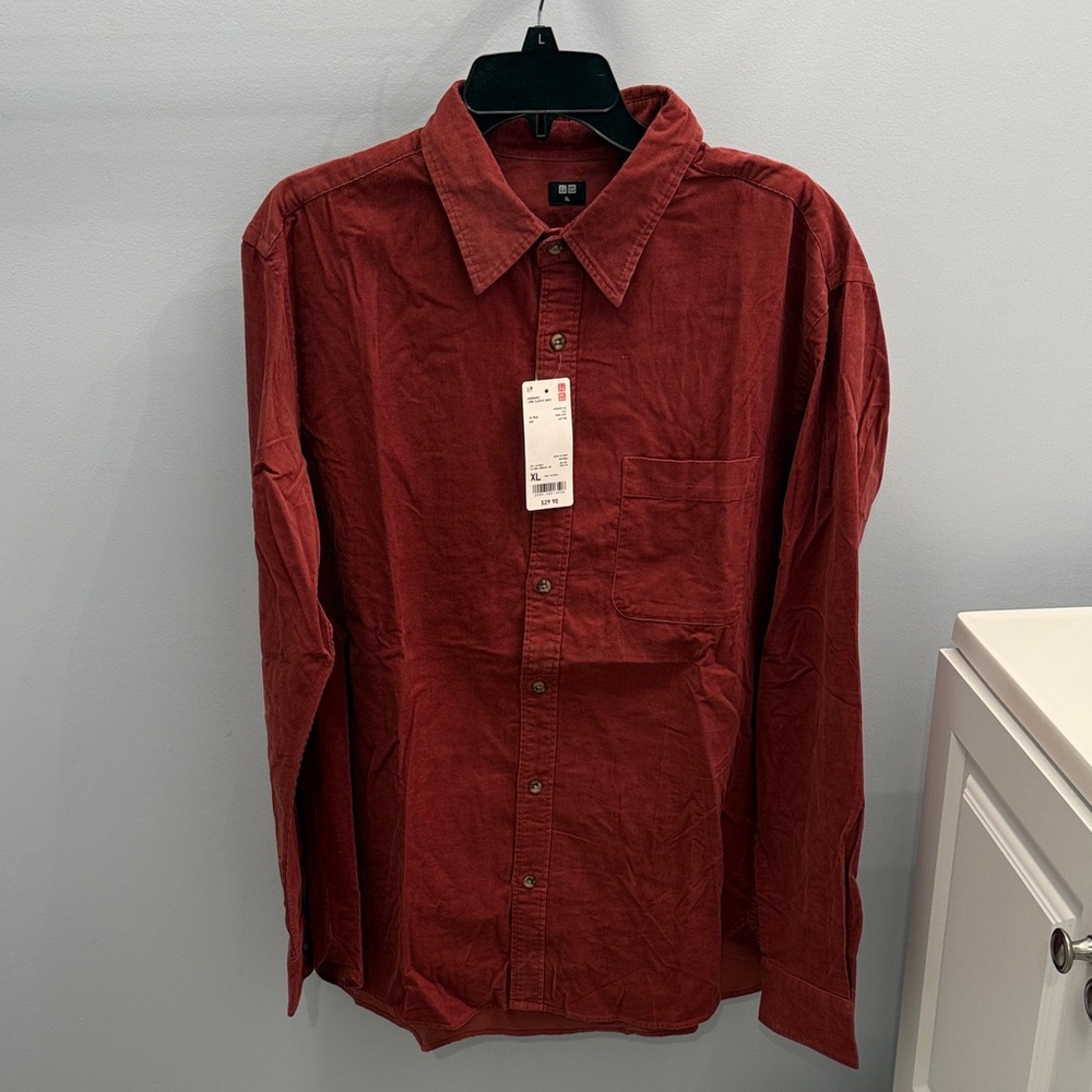 Uniqlo Men's Burnt Red Casual Button-Down Shirt